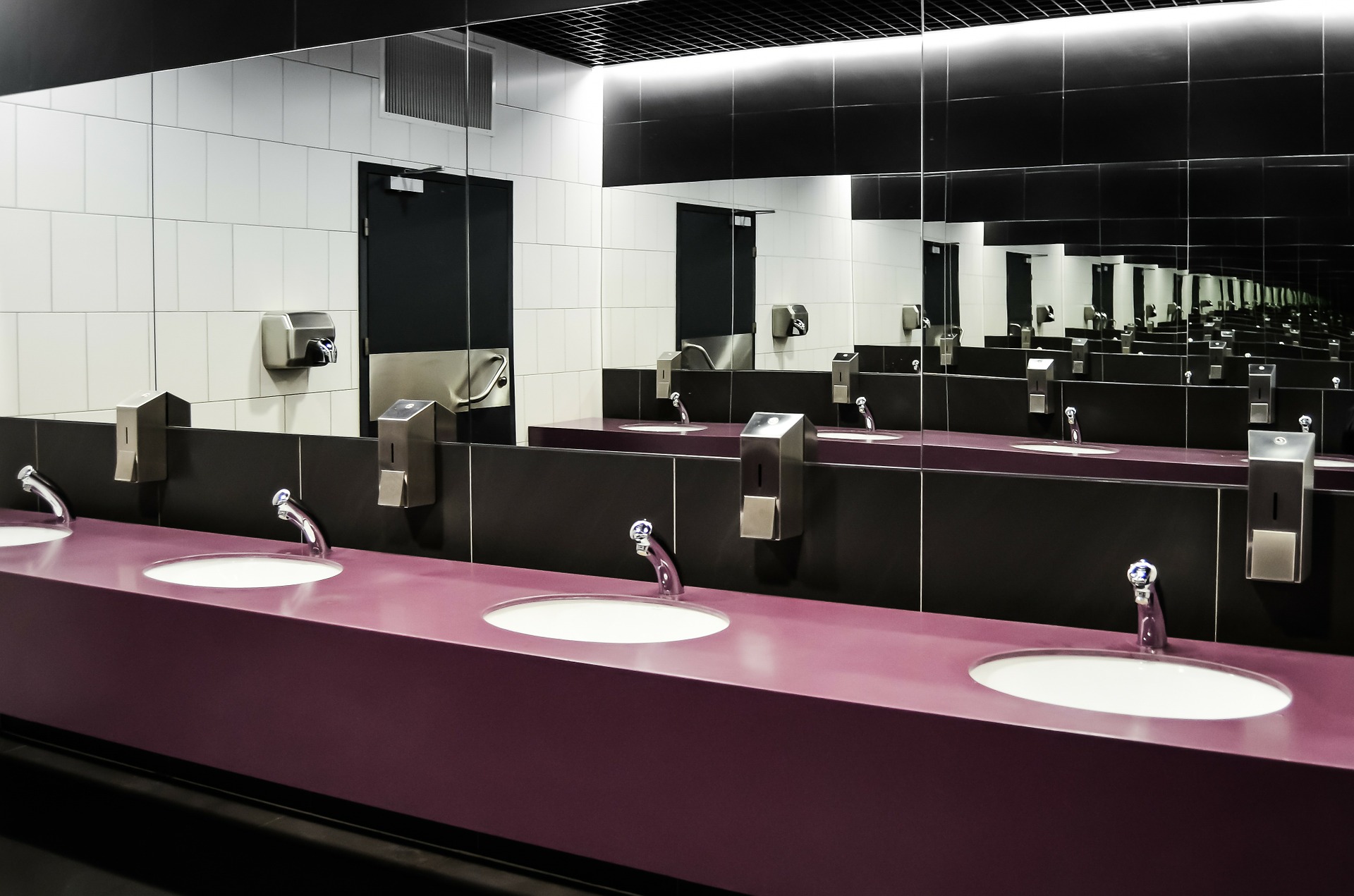 clean public washrooms